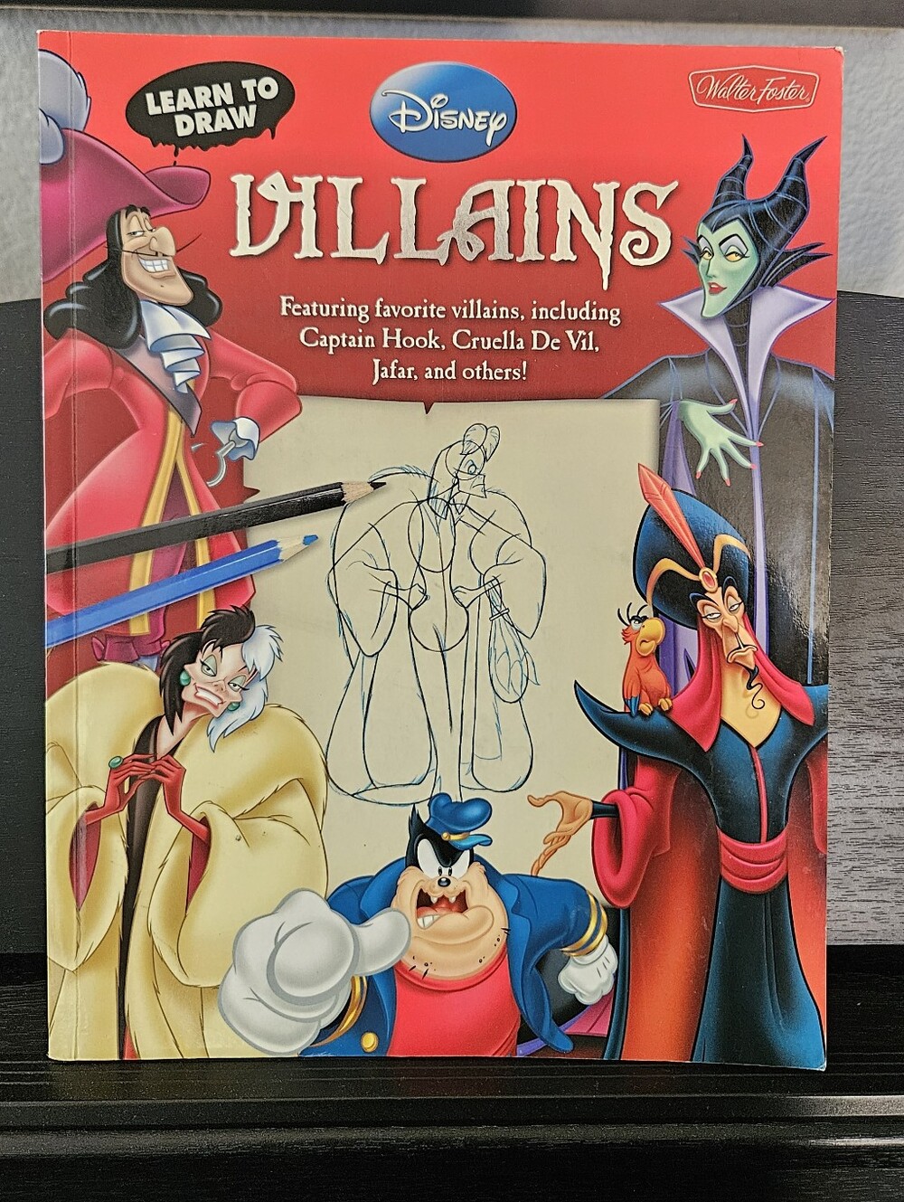 Learn to Draw Disney Villains: Featuring Favorite Villains Paperback Art Book